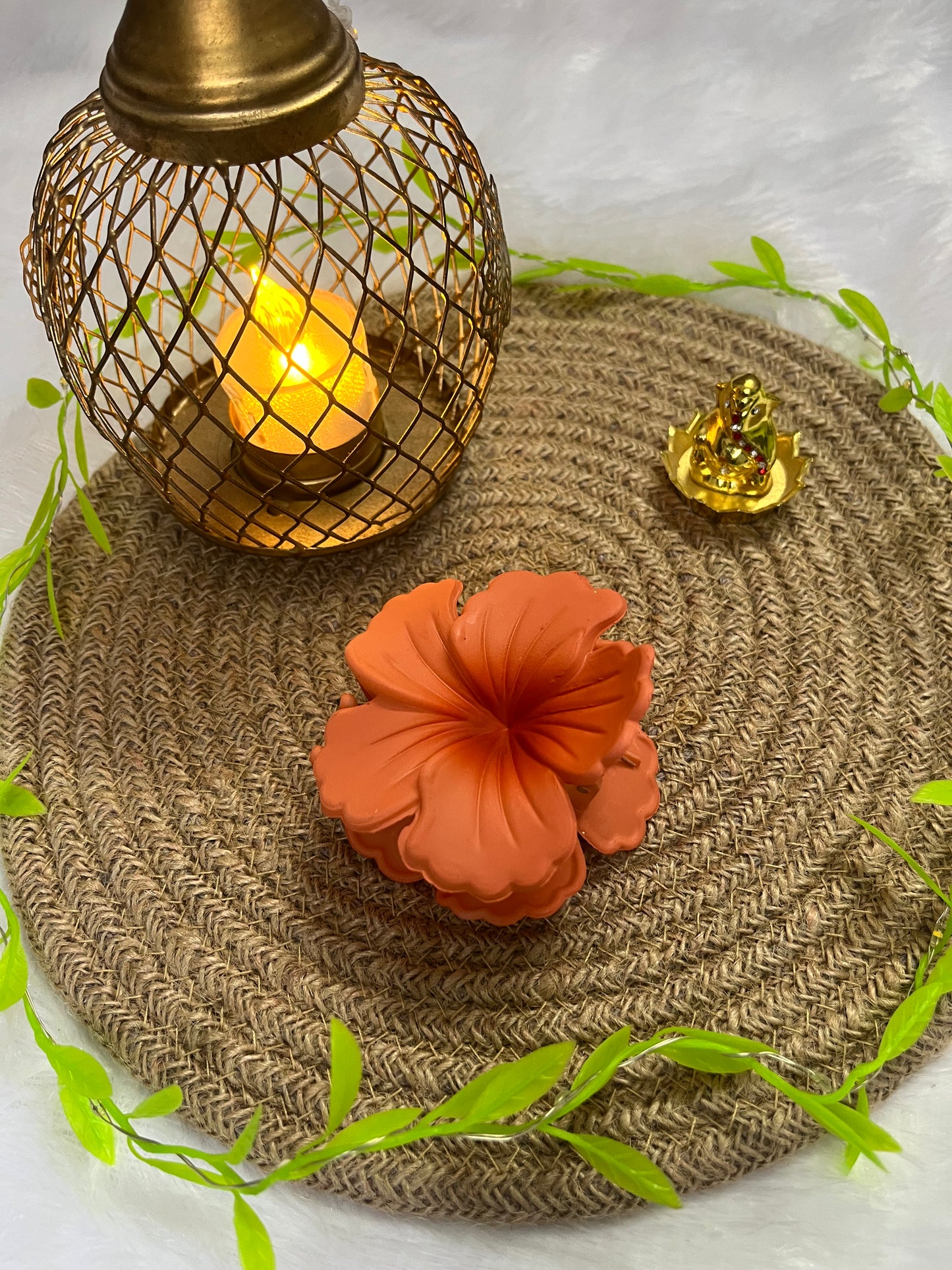 🌺 Blendora Dual-Tone Matte Hibiscus Hair Claw – Large | Strong Grip Floral Claw Clip for Women & Girls