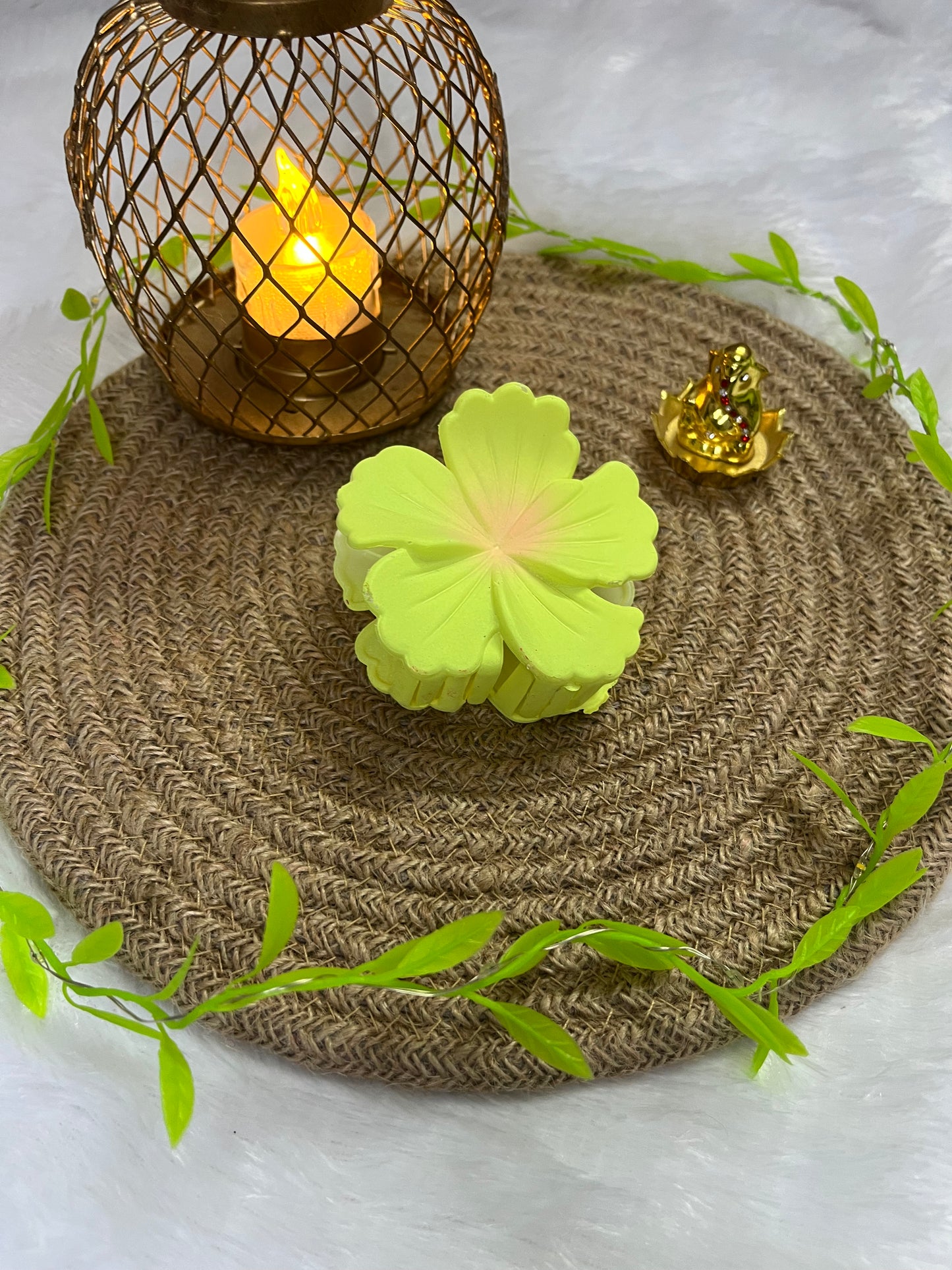 🌺 Blendora Dual-Tone Matte Hibiscus Hair Claw – Large | Strong Grip Floral Claw Clip for Women & Girls