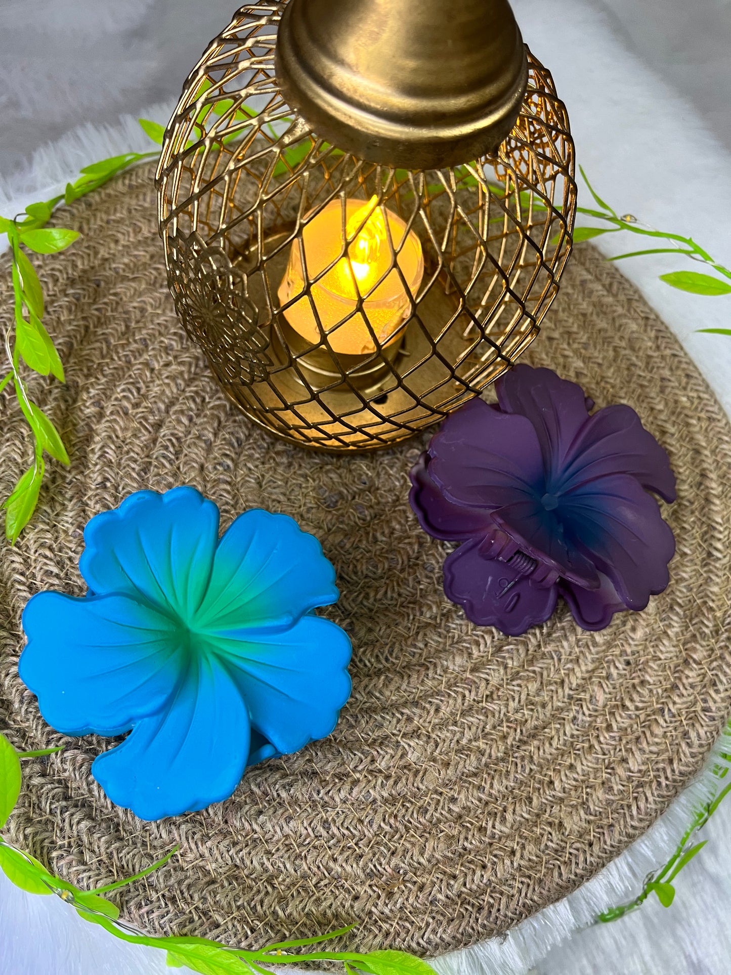 🌺 Blendora Dual-Tone Matte Hibiscus Hair Claw – Large | Strong Grip Floral Claw Clip for Women & Girls