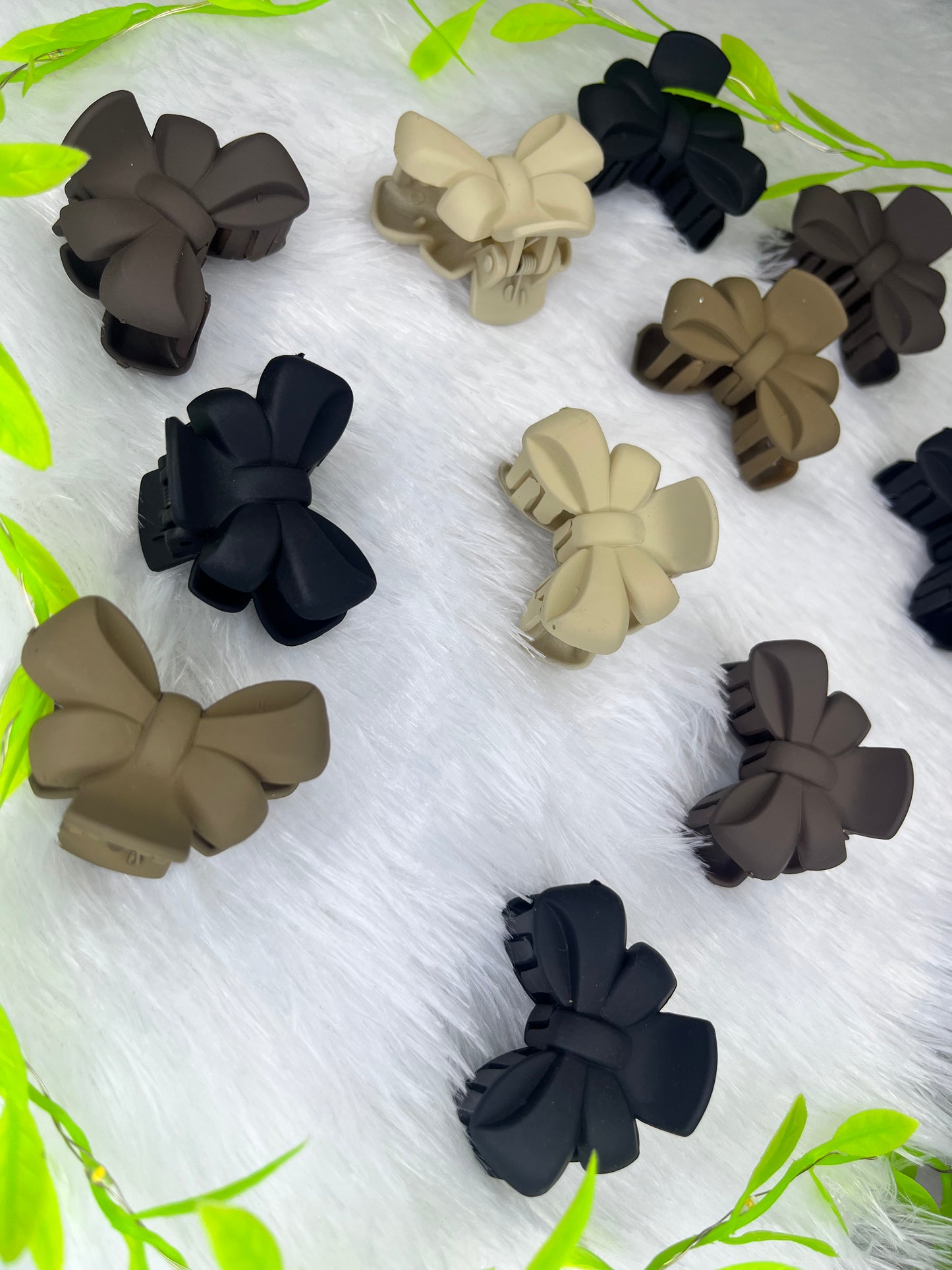 🎀 Blendora Mini Bow Hair Claw – Small | Elegant Pearl Bow Clip for Women & Girls