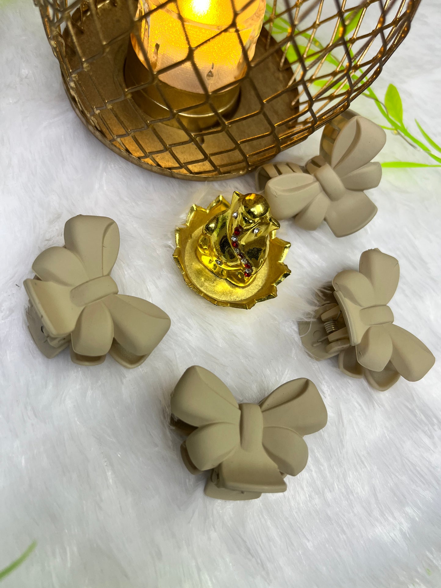 🎀 Blendora Mini Bow Hair Claw – Small | Elegant Pearl Bow Clip for Women & Girls