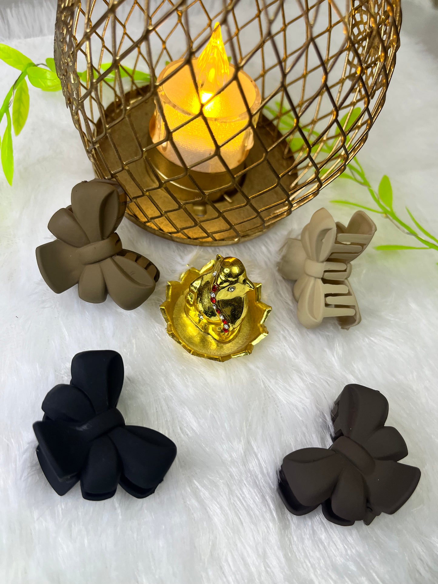 🎀 Blendora Mini Bow Hair Claw – Small | Elegant Pearl Bow Clip for Women & Girls