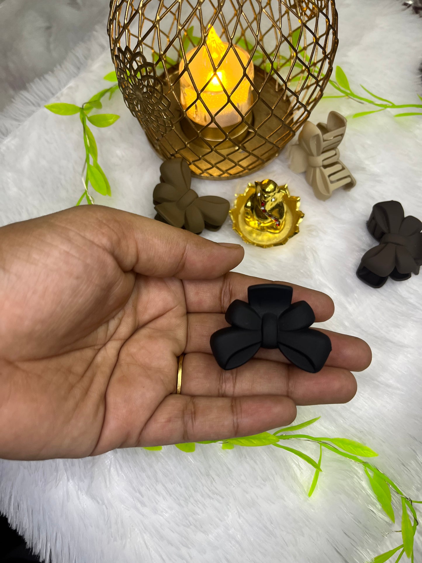 🎀 Blendora Mini Bow Hair Claw – Small | Elegant Pearl Bow Clip for Women & Girls