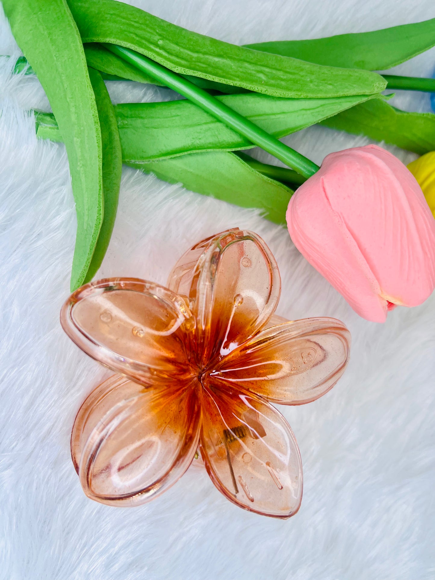 🌸Blendora Glassy Flower Hair Claw – Large | Elegant Gloss-Finish Floral Hair Clip for Women & Girls