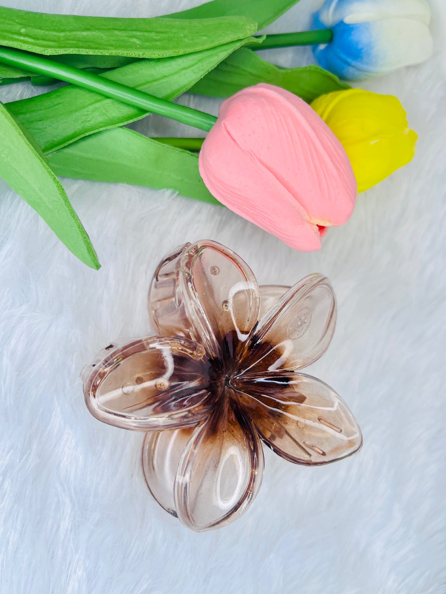 🌸Blendora Glassy Flower Hair Claw – Large | Elegant Gloss-Finish Floral Hair Clip for Women & Girls