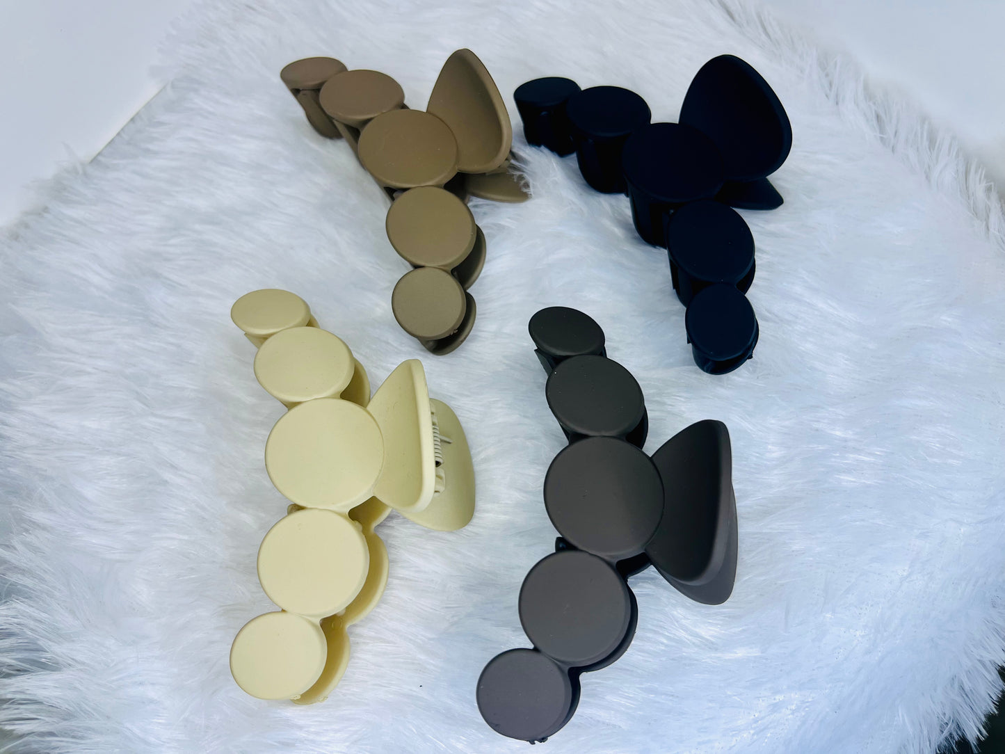 🌟Blendora Dotted Hair Claw – Large | Strong Grip Claw Clip for Thick & Long Hair