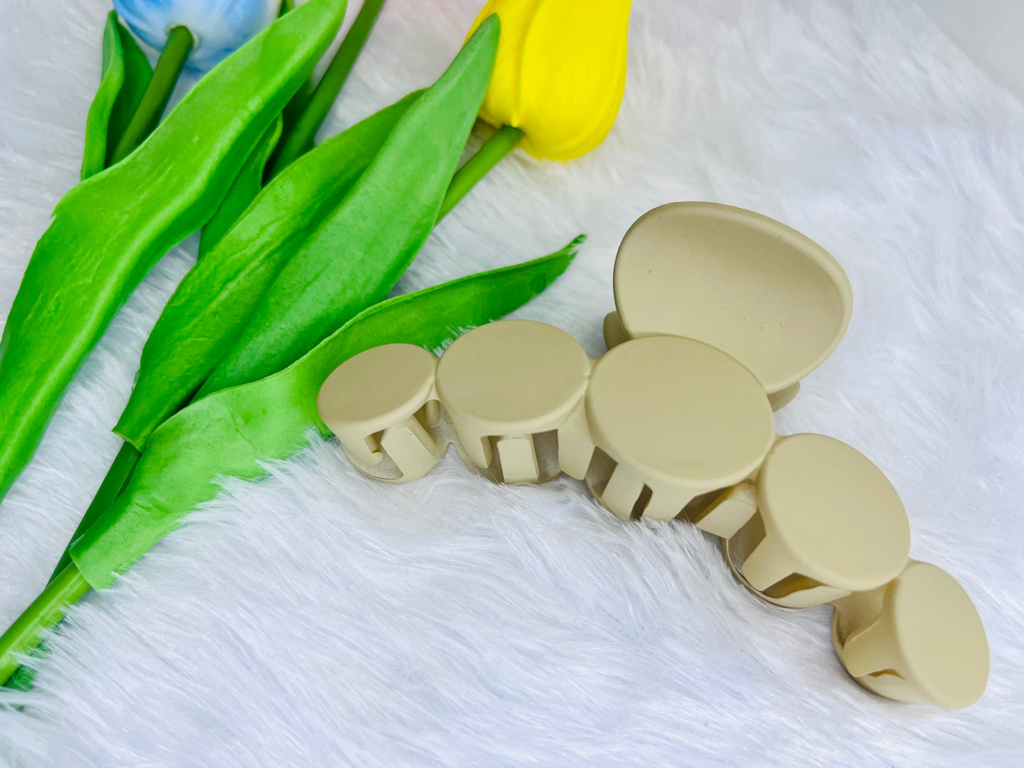 🌟Blendora Dotted Hair Claw – Large | Strong Grip Claw Clip for Thick & Long Hair