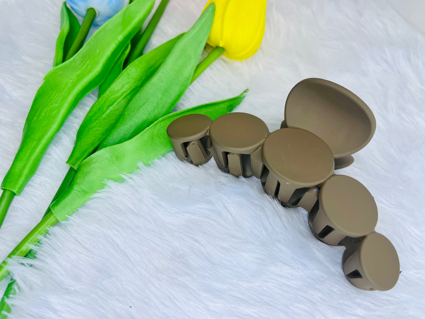 🌟Blendora Dotted Hair Claw – Large | Strong Grip Claw Clip for Thick & Long Hair