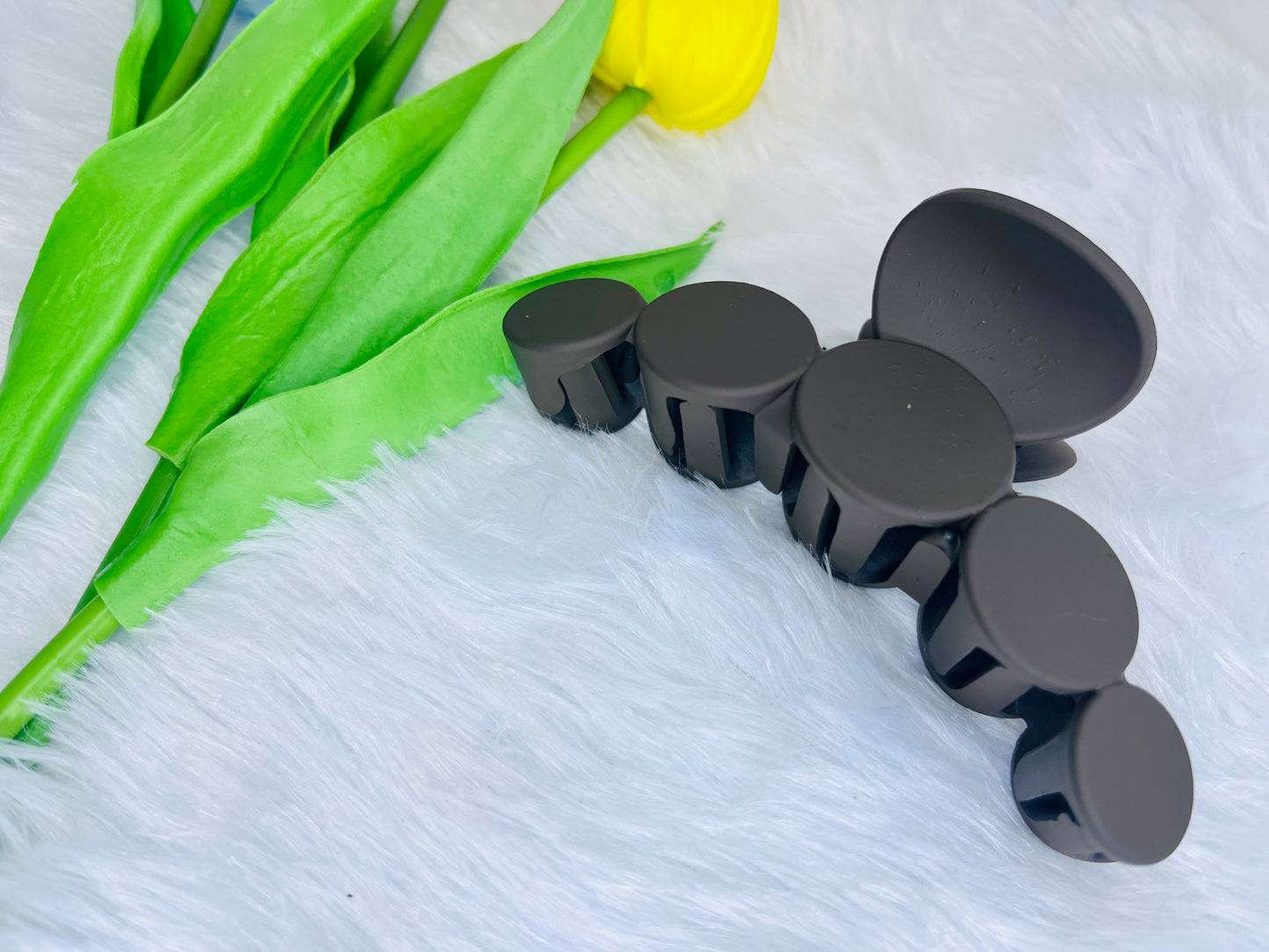 🌟Blendora Dotted Hair Claw – Large | Strong Grip Claw Clip for Thick & Long Hair