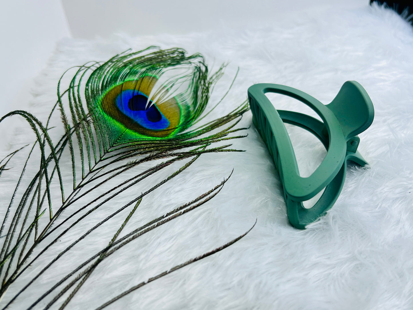 ⭐ Blendora™ Premium Light Curve D-Shape Hair Claw – Medium | Strong Grip • Matte Finish • Everyday Essential