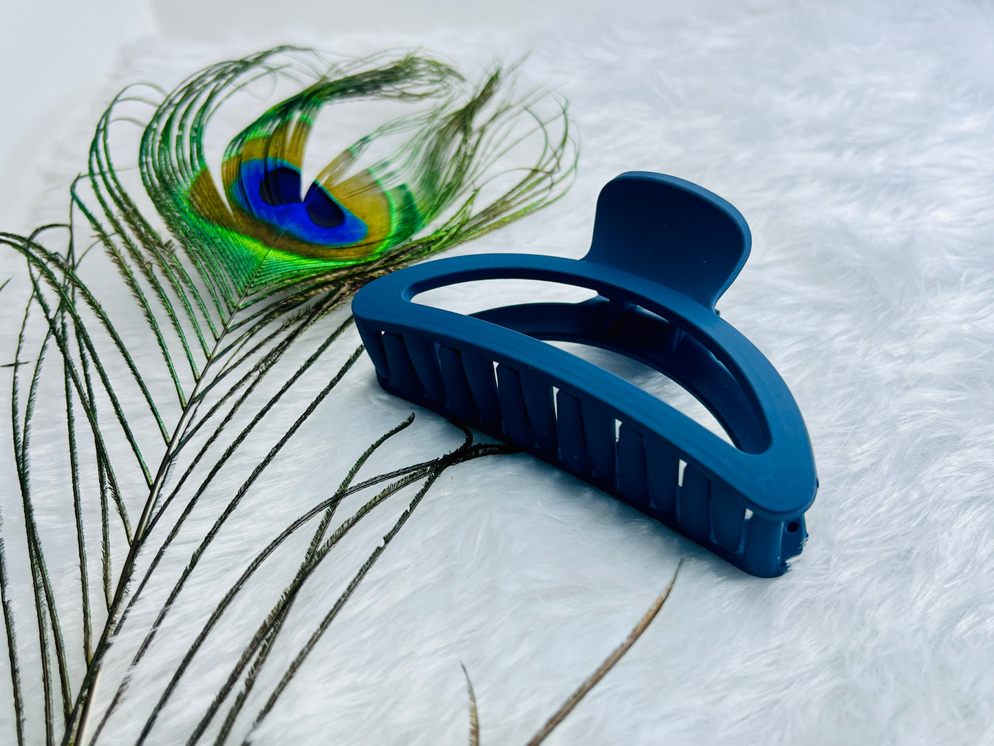 ⭐ Blendora™ Premium Light Curve D-Shape Hair Claw – Medium | Strong Grip • Matte Finish • Everyday Essential