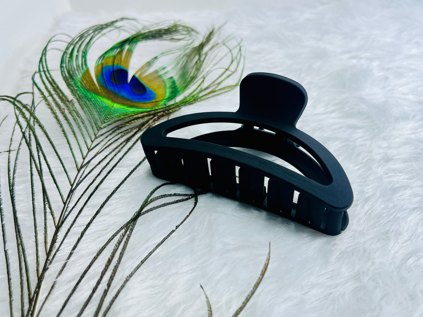 ⭐ Blendora™ Premium Light Curve D-Shape Hair Claw – Medium | Strong Grip • Matte Finish • Everyday Essential