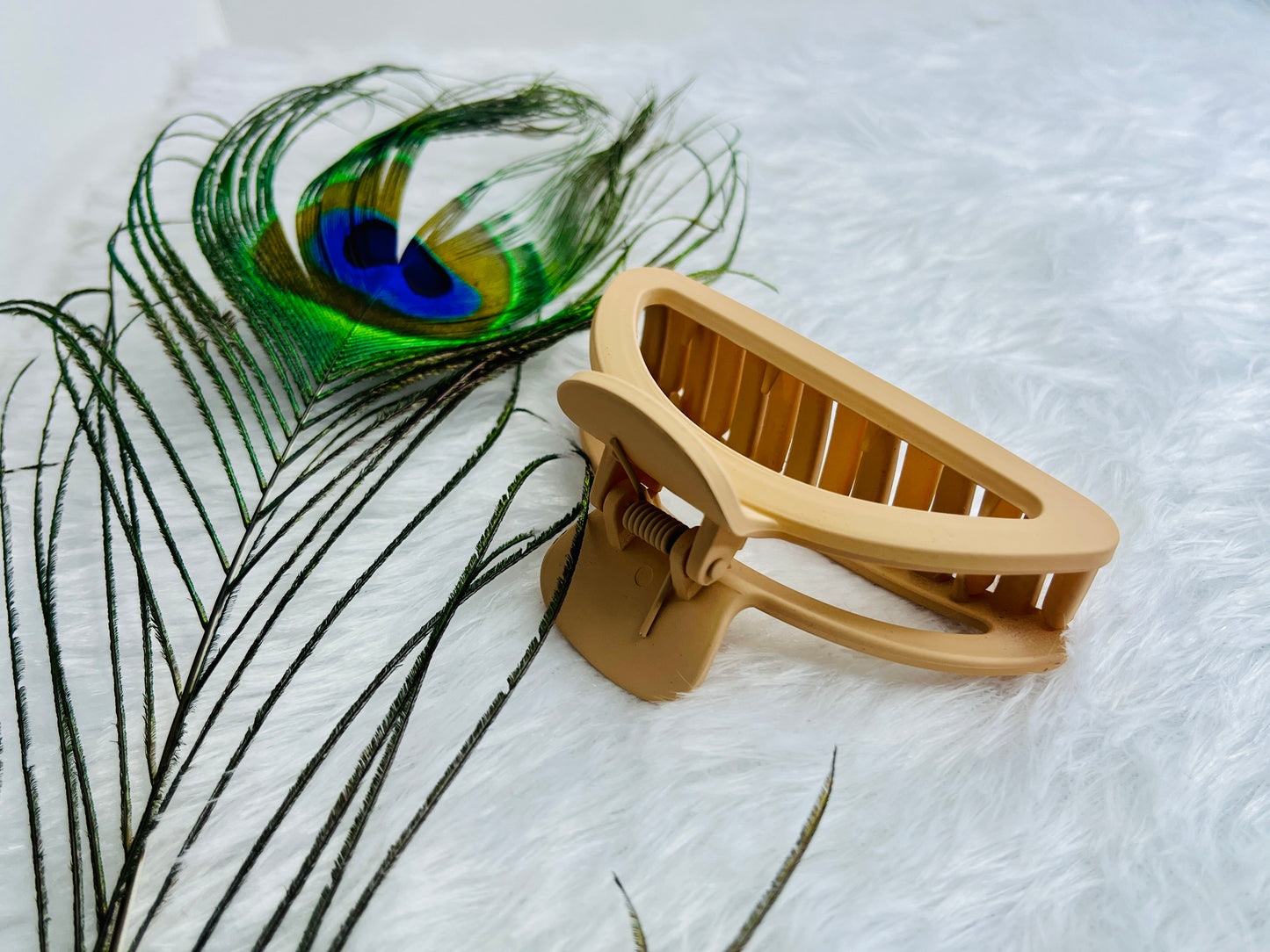 ⭐ Blendora™ Premium Light Curve D-Shape Hair Claw – Medium | Strong Grip • Matte Finish • Everyday Essential