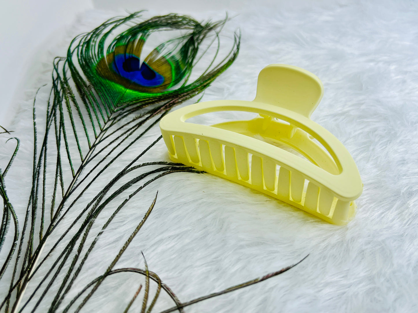 ⭐ Blendora™ Premium Light Curve D-Shape Hair Claw – Medium | Strong Grip • Matte Finish • Everyday Essential