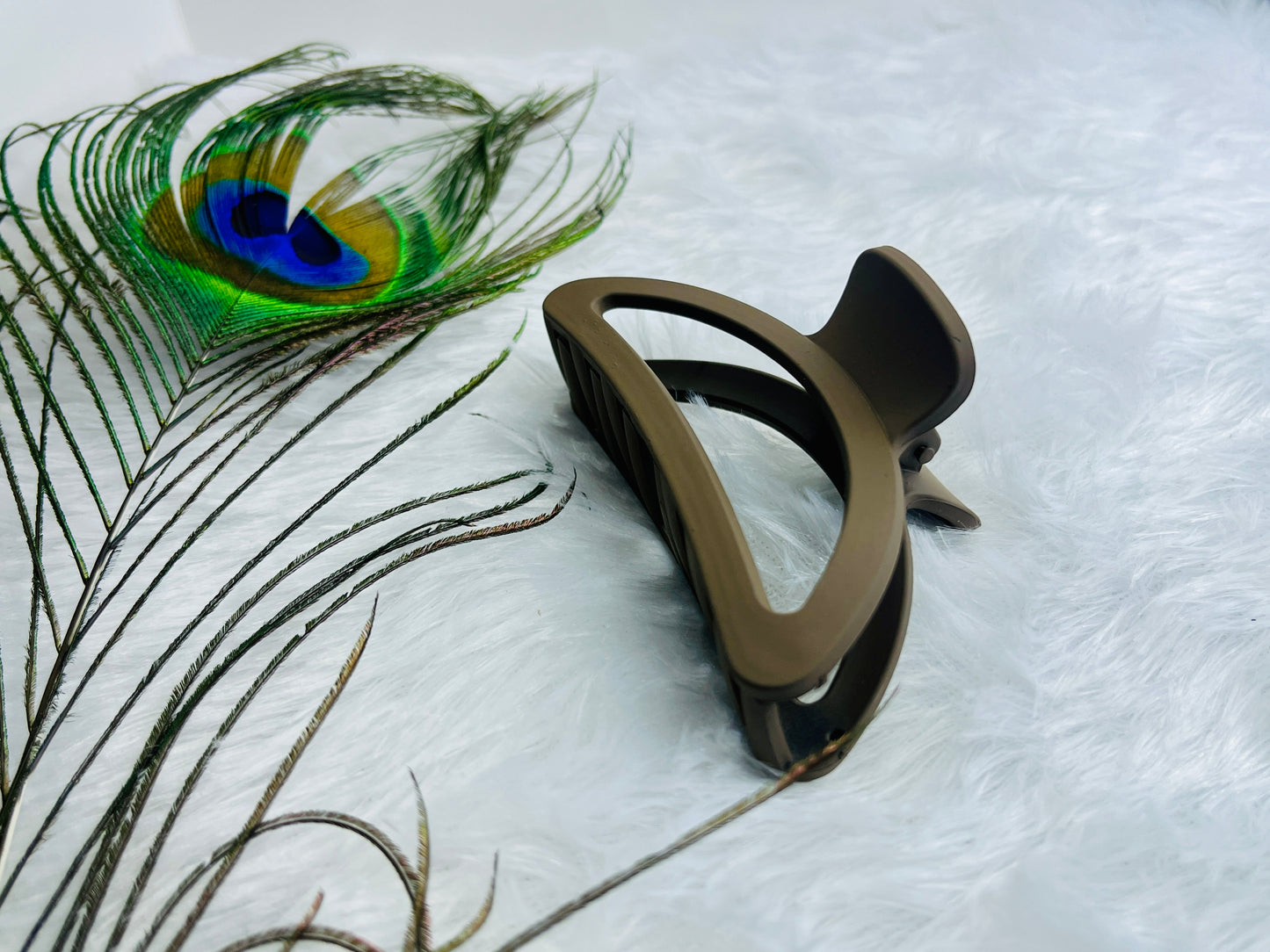 ⭐ Blendora™ Premium Light Curve D-Shape Hair Claw – Medium | Strong Grip • Matte Finish • Everyday Essential