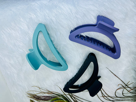 ⭐ Blendora™ Premium Light Curve D-Shape Hair Claw – Medium | Strong Grip • Matte Finish • Everyday Essential