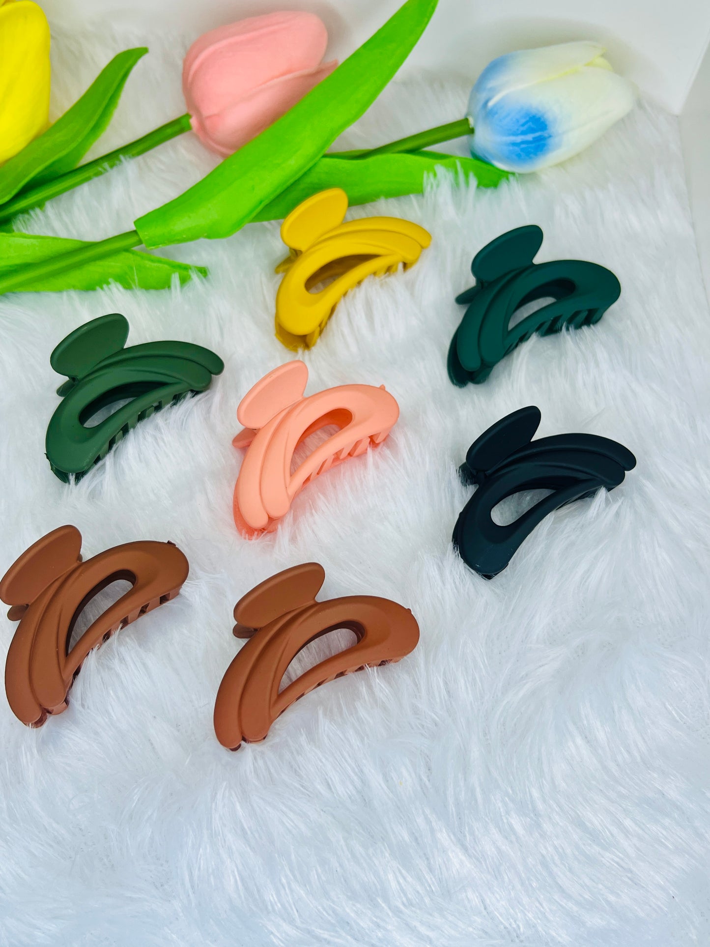 🌟Blendora D-Shape Mini Hair Claw Set (Pack of 3) | Strong Grip Curved Mini Clips for Women & Girls