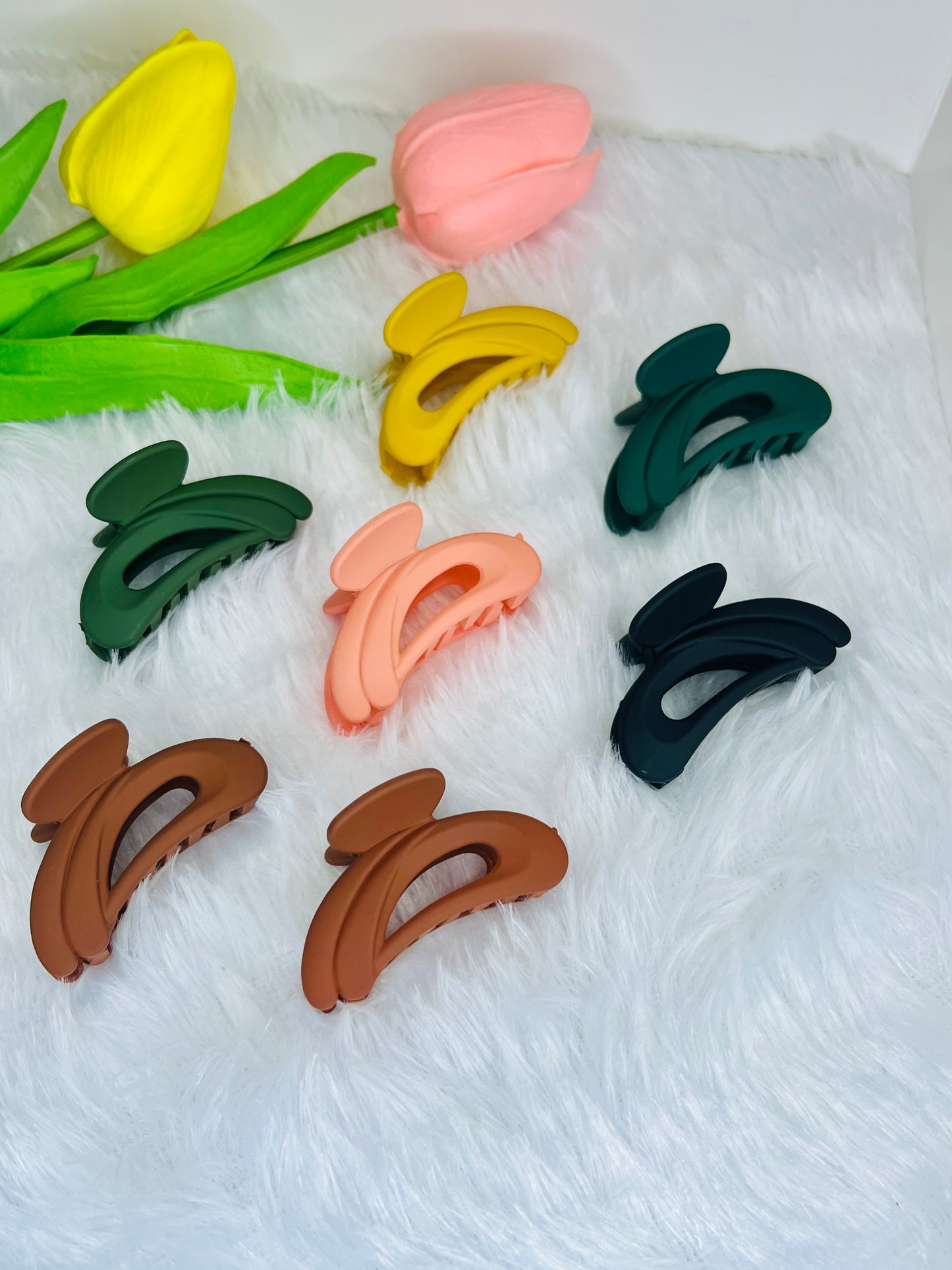 🌟Blendora D-Shape Mini Hair Claw Set (Pack of 3) | Strong Grip Curved Mini Clips for Women & Girls