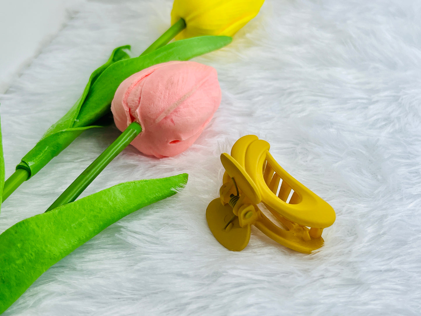 🌟Blendora D-Shape Mini Hair Claw Set (Pack of 3) | Strong Grip Curved Mini Clips for Women & Girls